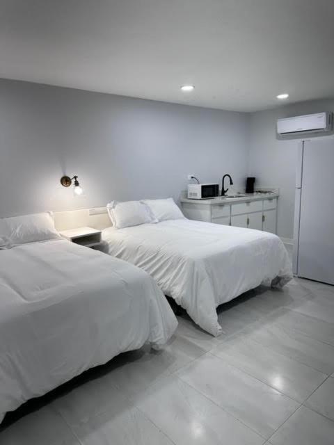 White Sands Inn, Marina, Bar & Grill Порт-Изабел Экстерьер фото