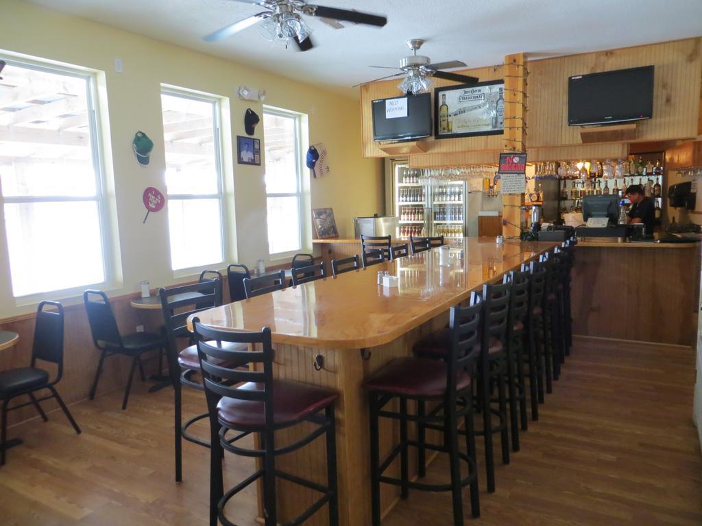 White Sands Inn, Marina, Bar & Grill Порт-Изабел Экстерьер фото